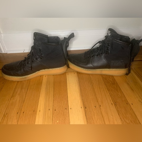 Nike SF Air Force 1 Mid
Black Gum - Picture 2 of 8